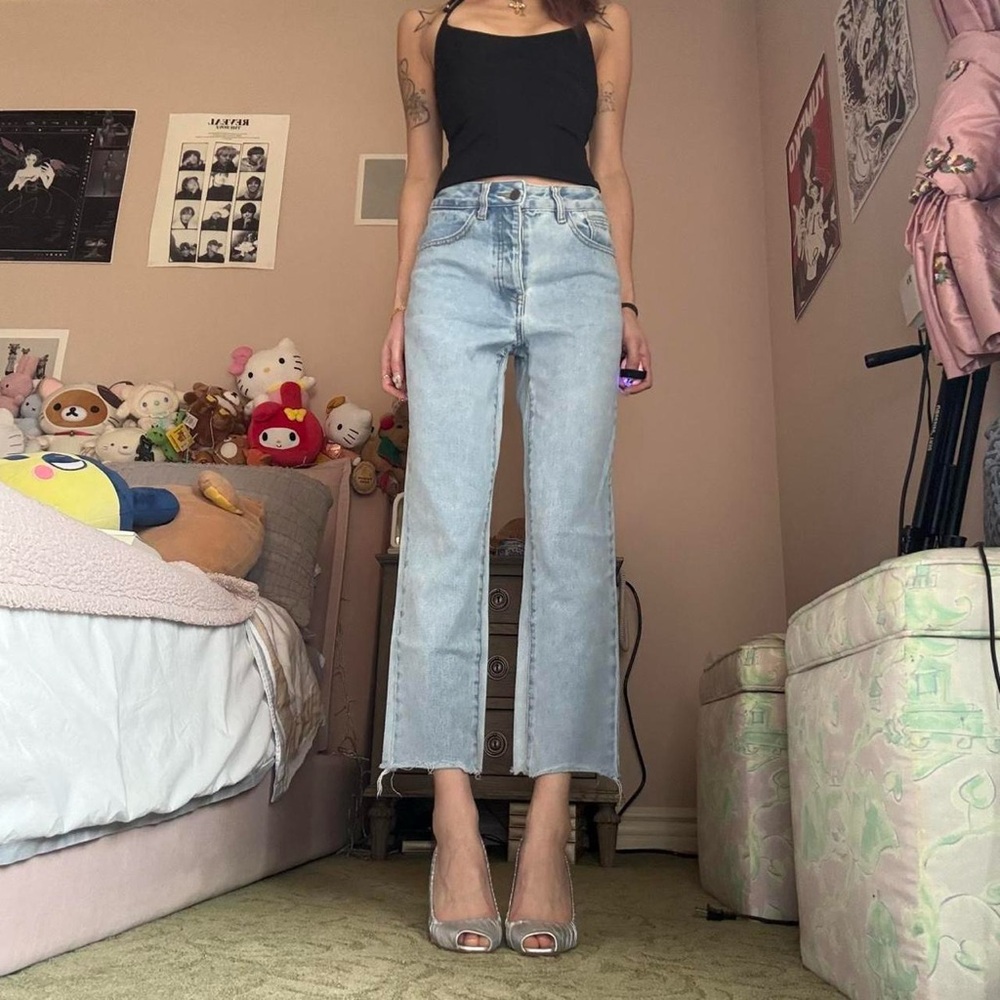 Brandy Melville J. Galt Cropped Mid/High Waisted Jeans